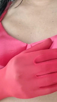 Coli Satin Merah Vs Seksi, Cup Membelai Buah dada