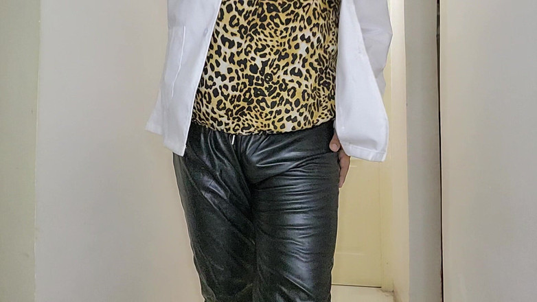 Indiansissychubby: Dr Lund Khade Raucht Und Kommt in Clenic