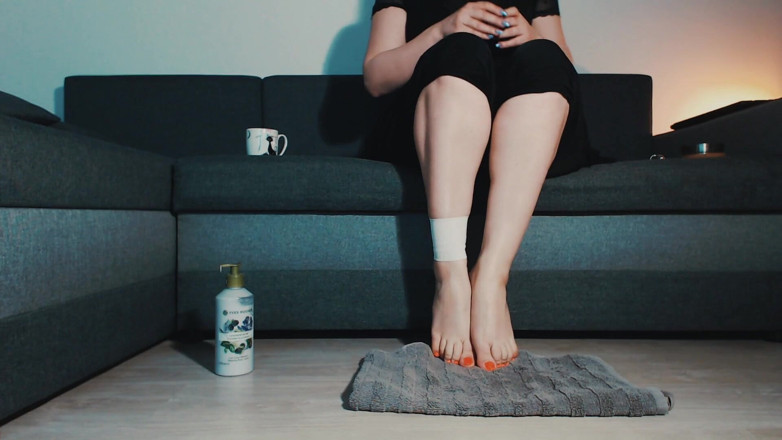 LegsOnHeels: Creaming my legs, feet and toes