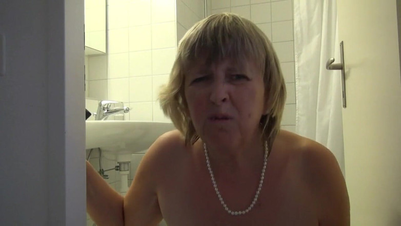 Abby Roberts: Horrny granny shower scenes with secret cam