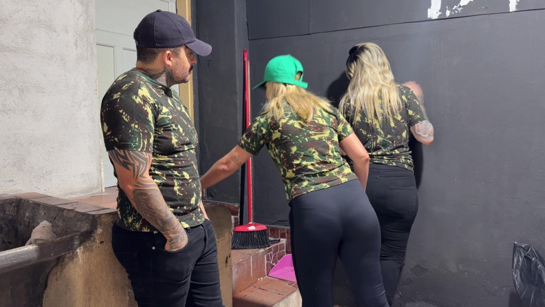 Couple dna: Mengirim dua gadis ke kampus militer dan mereka melanggar peraturan,...