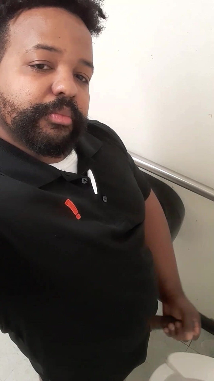 Eddie Venezuela: Thick Stepdaddy Risky Public Masturbation and Cum
