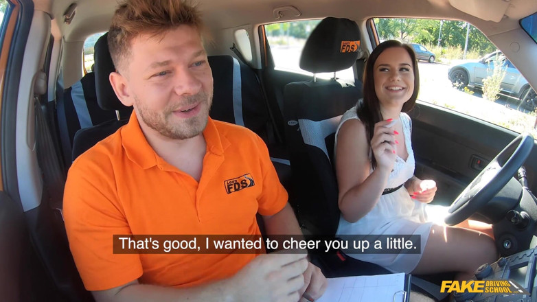 Fake Driving School: Teen teen lernen mit blowjob-fähigkeiten