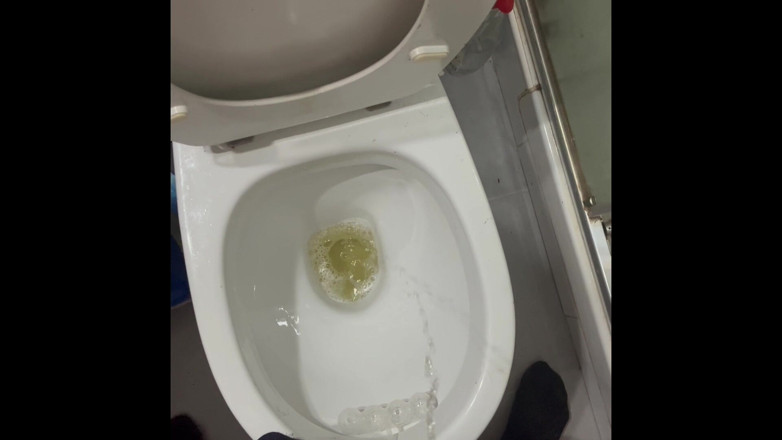 The newhere: Piss Outdoors a další kompilace