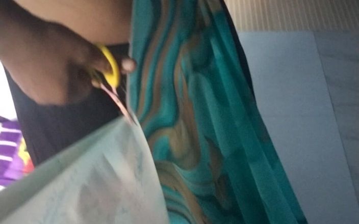 Tamil lesbian: Big MILF Aunty Saree Wearing