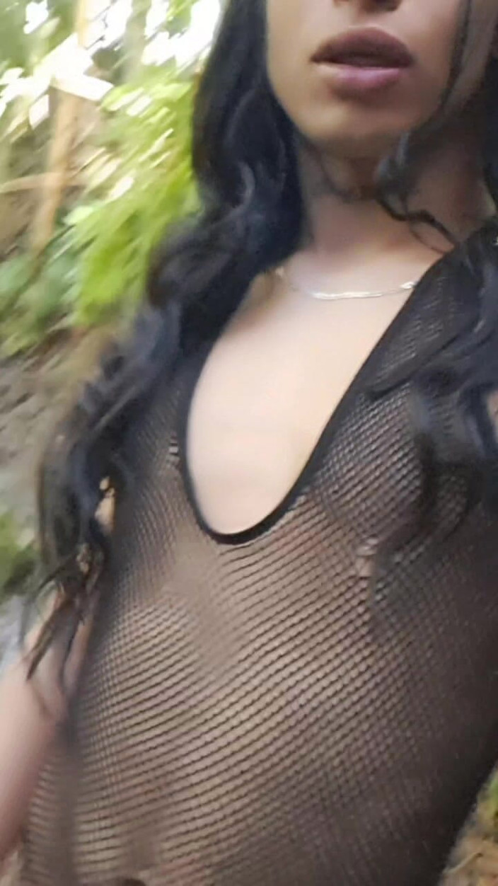 Valera Toro: Ormanda Sıcak Cum Patlaması