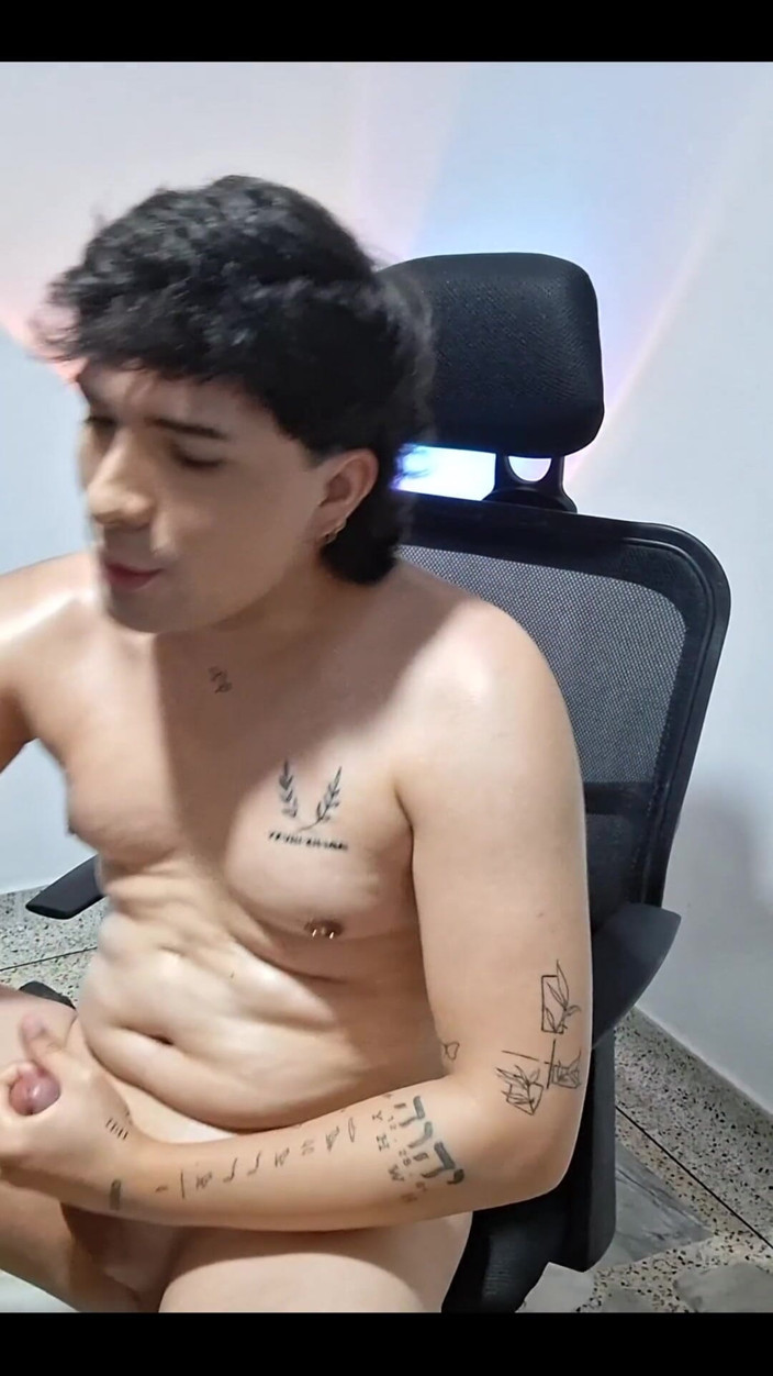 Diego_latinboy: Testing Out My New Toy