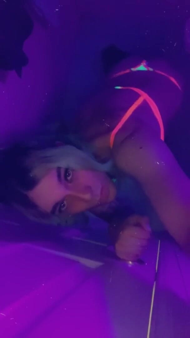 CarmenMelatonin: Sexy party girl wants to fuck