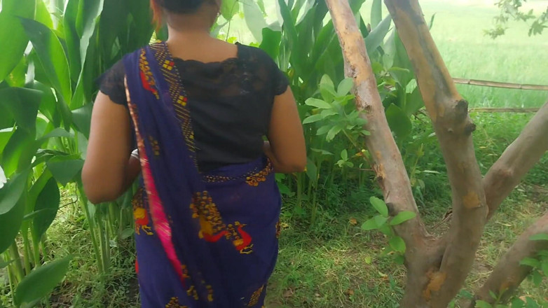 Pooja raniji: Pooja Bhabhi Outside Garden Hot Fucking Video