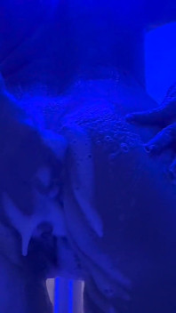 Desnudo En El Espacio - Ducha Desnuda De Órbita!!