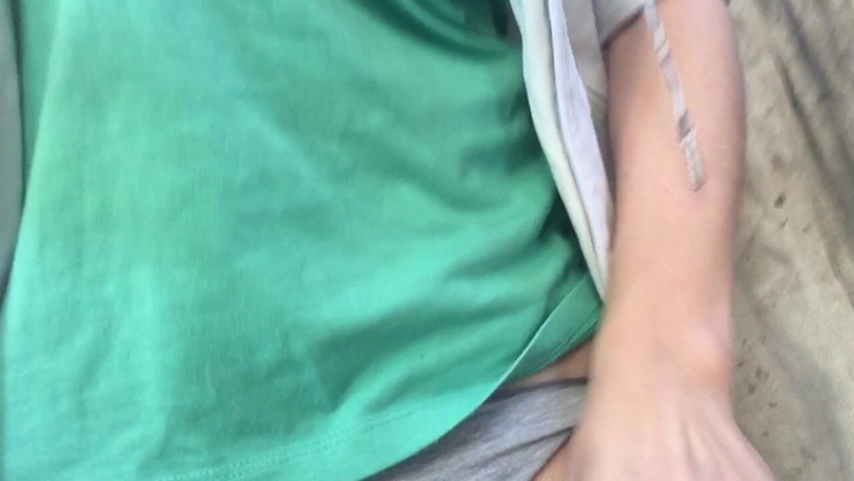 Risky Hairy Couple: Ryzykowna masturbacja na placu budowy