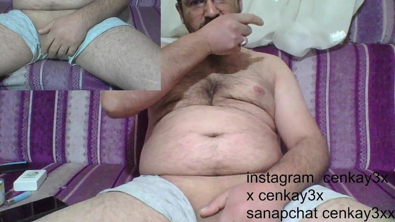 CenkAy: 主人爸爸正在直播