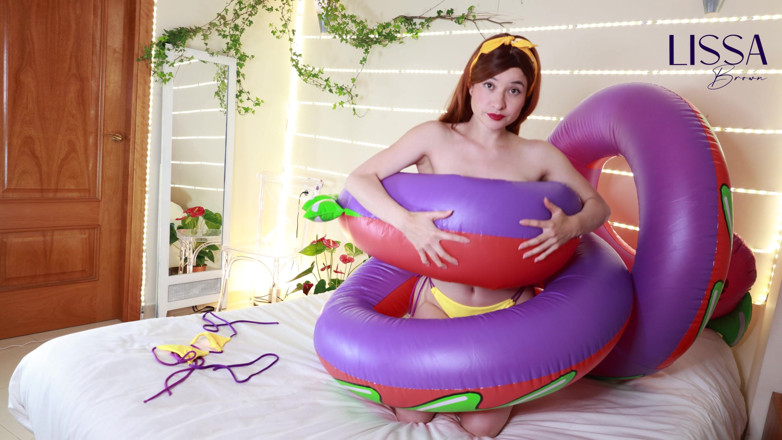 Lissa Brown: Ciasno przez węża w moim żółtym bikini