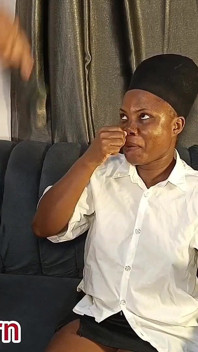 Africký nevlastní otec šuká svou nevlastní neteř se svým velkým ptákem