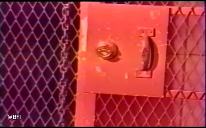 Combat zone transsexual barebacking: Ass cramming man ladies