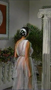 İki güzel bayan seks yapmak için erkek arkadaşlarına gitti