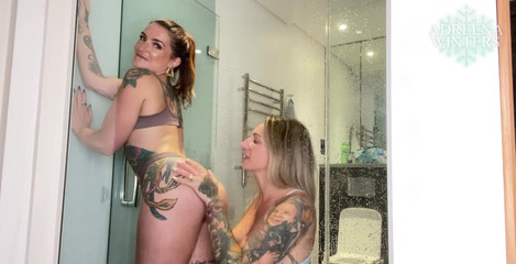 Adreena Winters: Dva perfektní zadky, které za to nestojíš