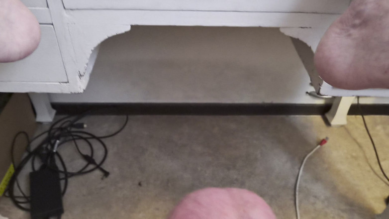 Pellefnatt: Il Mio Amico È Seduto Sulla Sedia E Gioca Con Il...