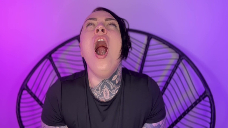 Miss Valentina: Yatma zamanı esneme fetişi