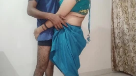 德西操了我继父的年轻继女