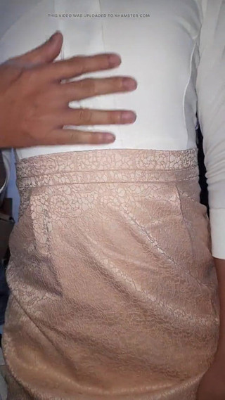 Naomisinka: Người phụ nữ mặc váy chính thức với lớp lót...