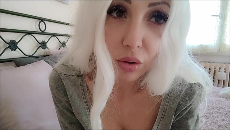 savannahamatoriale: La sexy lavinia con Hiccups