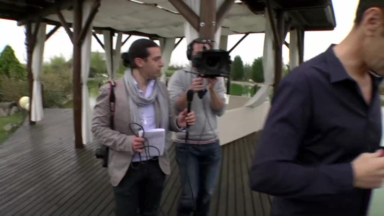 Double Trouble: Des salopes brunes en résille se font sodomiser dans un...