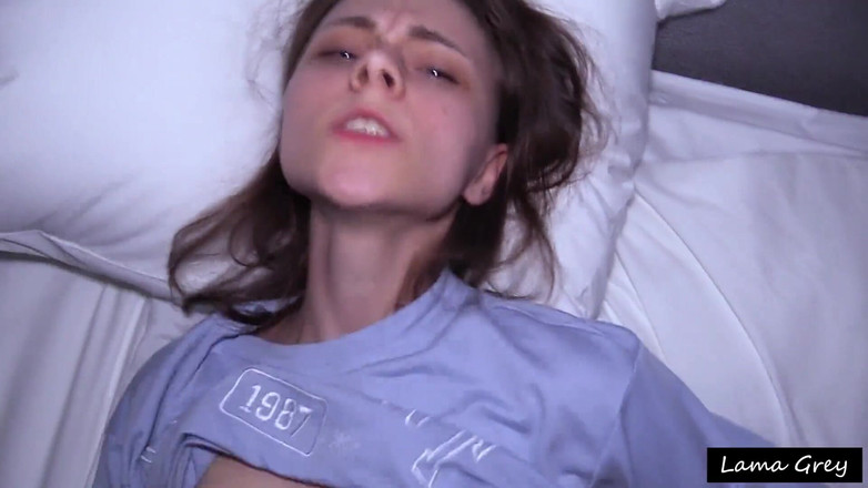 Cyber pussy: Ona je nerdy - studium a šukání s nerdy Teeny