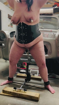 BBW i latex krossad av knullmaskin