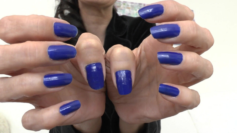 Lady Victoria Valente: Mis largas uñas azules te debilitan, JOI, Lady Victoria Valente