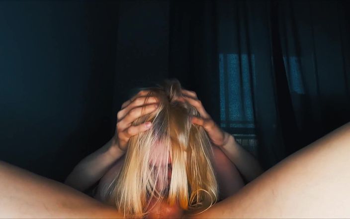KissAllisse: Используй мой рот как трахаю секс-игрушку - глоткай