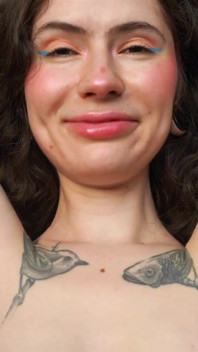 Schau zu, wie ich mit meinen wilden, pelzigen Armen und sinnlichen Achseln necke