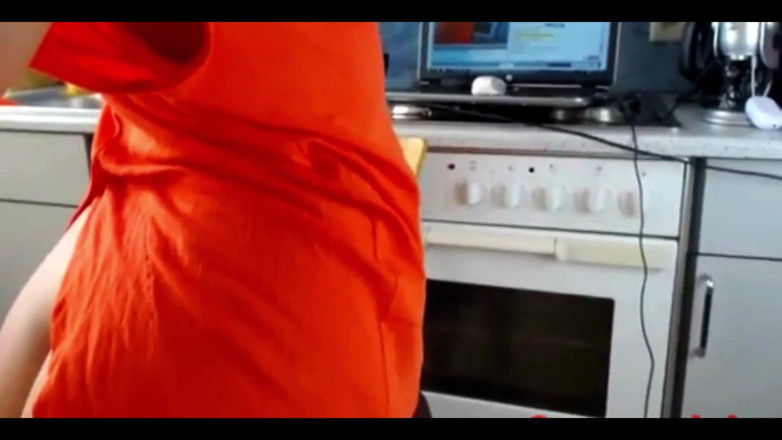 Sexydea: Sensual Kitchen Twerk with Sexydea: a Feast for Your Eyes...