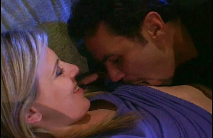 Perfect Porno: 金发啦啦队长让她的乳头被捏住青少年的阴户被舔和性交并吞下精液