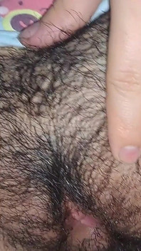 Mikropenis spreizt sich in der jungen schwägerin Maria