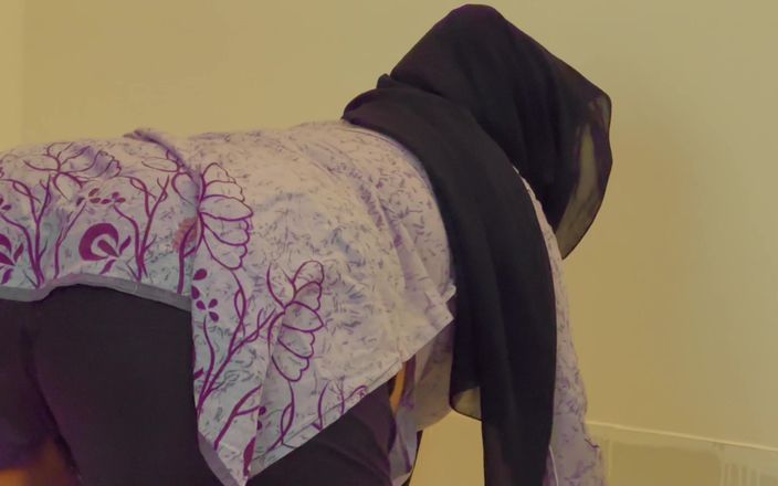 Aria Mia: Real Coconut Cooking Sluts