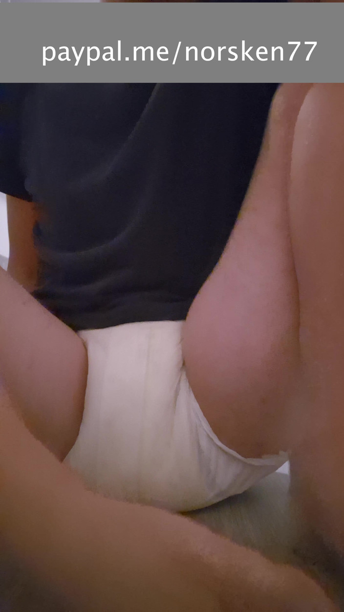 ABDL Diapers by Norsken77: и смачиваю себя