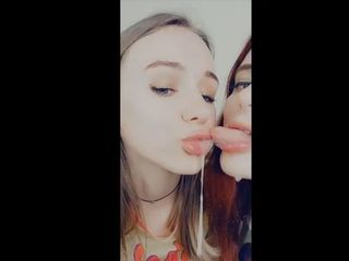 MargoAlisa: Enorme compilación de videos de intercambio de saliva