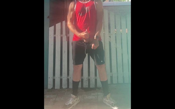JockDad87: Quick Outdoor Cumshot From Jockdad87