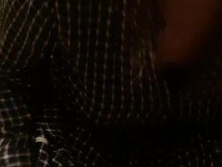 Hairypussyangel: Tôi cần loo. Đi tiểu trong nhà vệ sinh