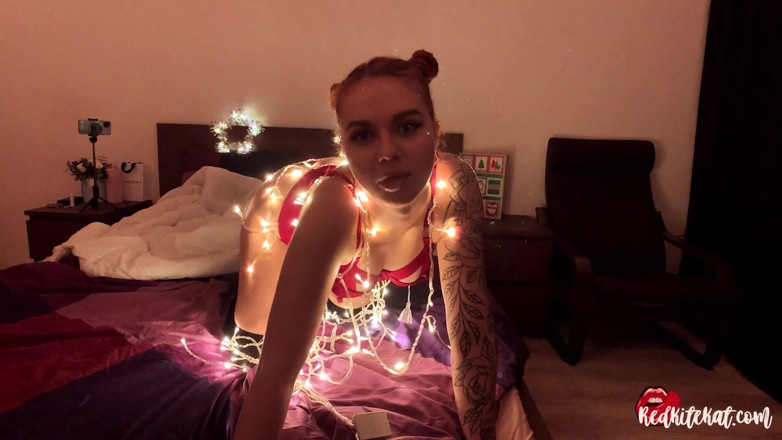 Red KiteKat: Babe in garlands sensual sucks cock and spray in mouth