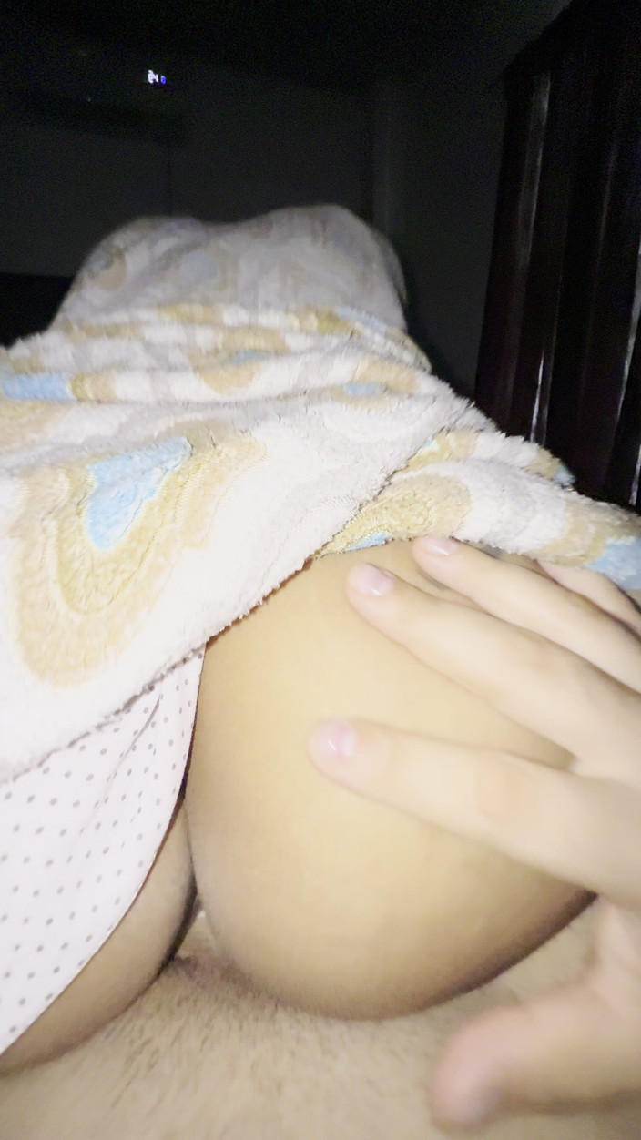 EMY_AND_JONH: Chtěla mít kondom, ale raději ho sundala a spolkla