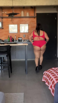 Țâțoasă mare și frumoasă Nayara Ledu Modele costume de baie și înghite spermă