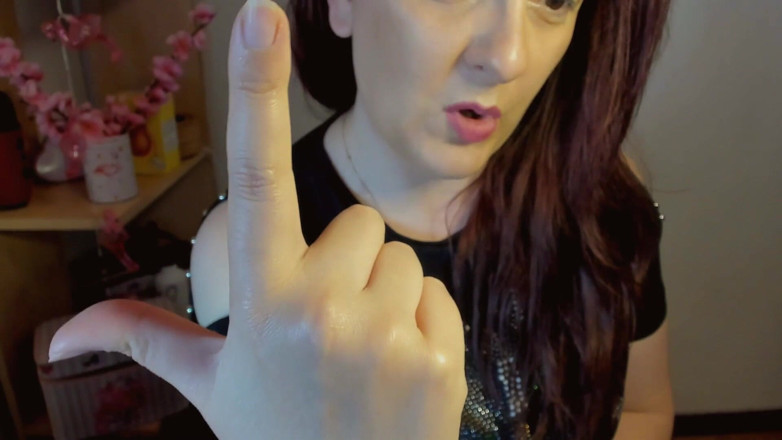 Nicoletta Embassi: Hand fetiš costum video