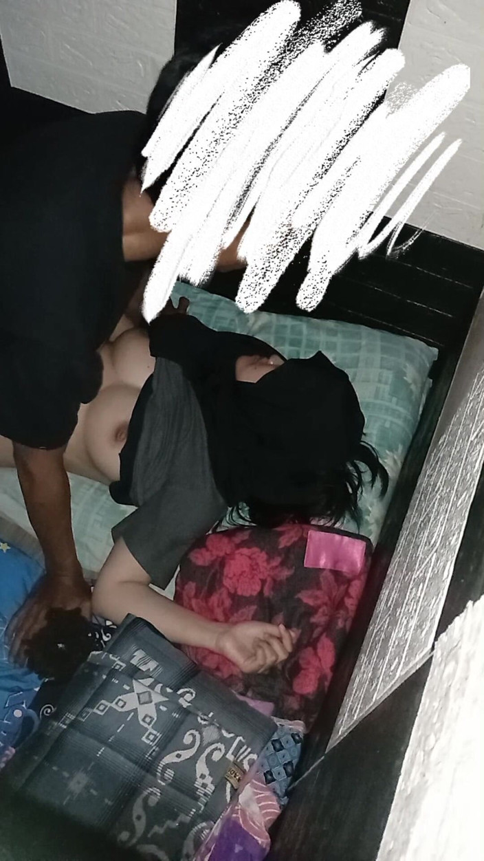 Famly sex: El placer de mi coño estrecho y la piel blanca...