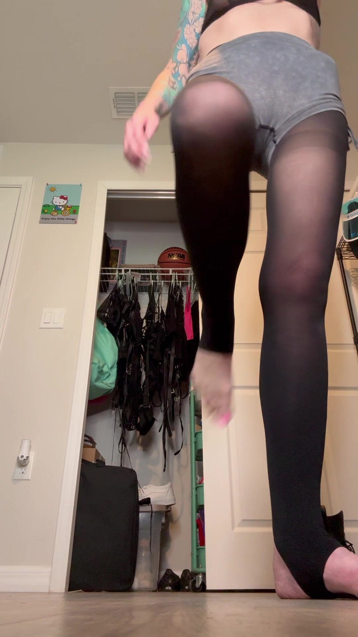 Peppermint Giantess: Tvrdé bosé šukání ve třmenech velikost 16 stop