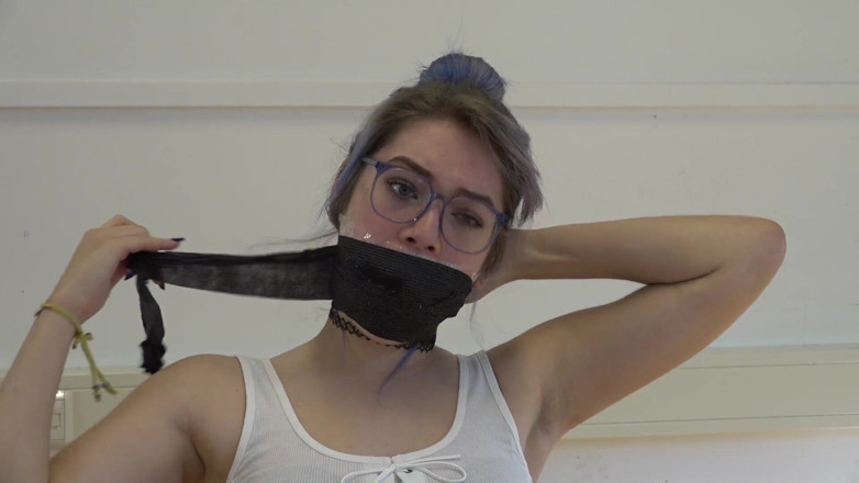 Restricting Ropes: Yakın çorapla kendini öğürüyor