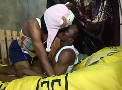 Stilesbhalifa1: Universitários fodendo dentro de casa parte 1