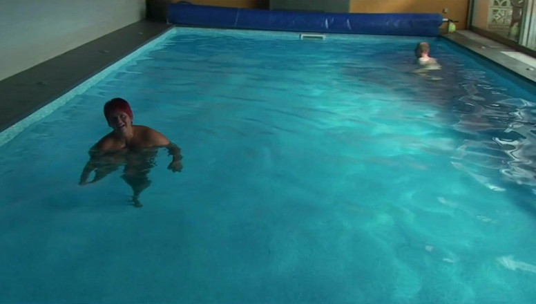 Anna Devot: Annadevot - Masturbating at the pool