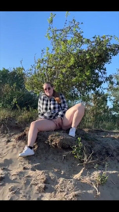 Naughty Mila: Ficou tão excitada que eu precisava de te jogar comigo...